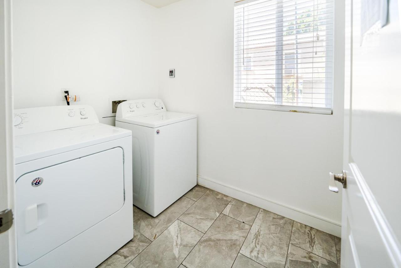 Spacious 5 Bedroom 3 Bath Modern Home By Downtown La With Parking Los Angeles Extérieur photo